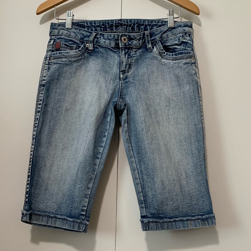 Foxy Jeans Light Wash Mid Rise Frayed Bottom Bermuda Denim Shorts Size 11(30/31)